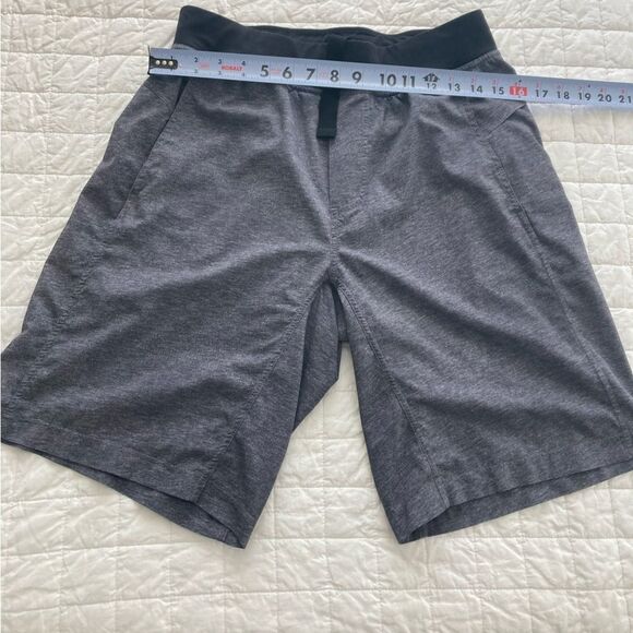 Lululemon Grey drawstring athletic running shorts 10” size medium - Picture 4 of 9